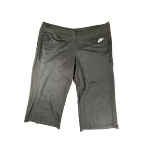Nike capri athletic pants Women's size Medium black